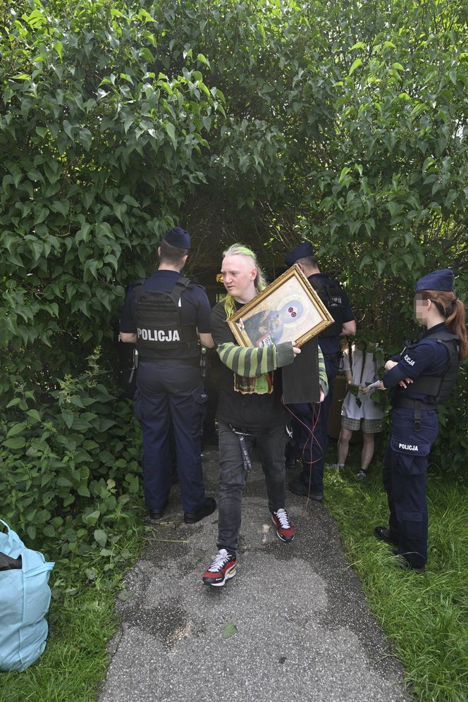 Policja na Osiedlu Przyjaźń w Warszawie 