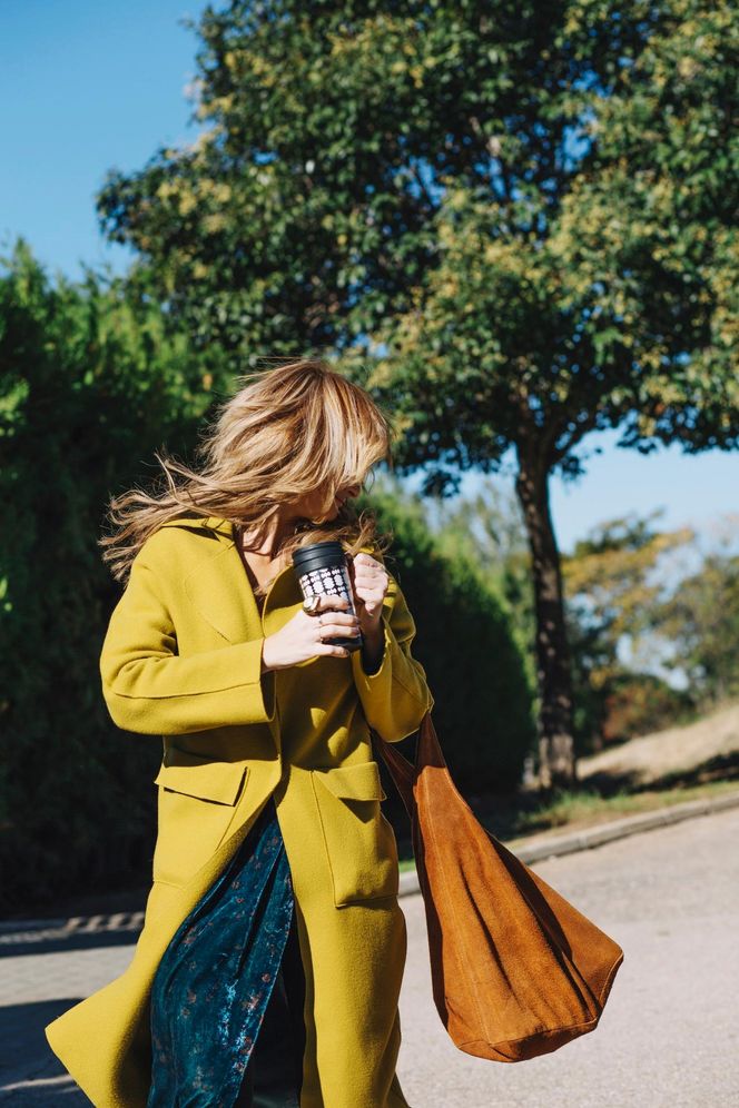 Zapomnij o brązach i szarościach. W tym roku jesienna garderoba tętni żywymi kolorami