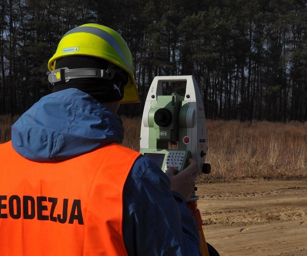 Coraz bliżej do pełnej cyfryzacji zasobów geodezyjnych. Podpisano już pierwszą umowę projektu e-Geodezja II  