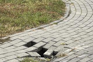 Zapadający się chodnik w Toruniu. Zdjęcia mówią wszystko