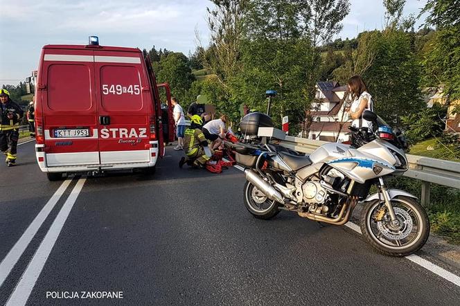 Biały Dunajec: Dwie osoby poważnie ranne po zderzeniu motocykla z osobówką. Paraliż Zakopianki