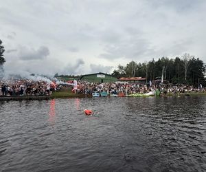 Damian Błaszczyk przez 44 godziny przepłynął 100 km pod zalewie Bojary pod Biłgorajem, kwestując w ten sposób dla 12-letniego ciężko chorego Adasia