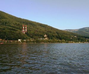 Jezioro Międzybrodzkie (Międzybrodzki Zbiornik Wodny). Widok na górę Żar