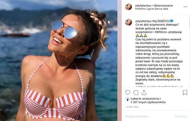 Edyta Herbuś tak usiadła na plaży, że wygląda jakby była naga