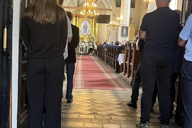 Pogrzeb rodzeństwa w Tuszowie Narodowym. Dominika i Grzegorz zginęli w wypadku. Trafili na pijanego kierowcę lawety