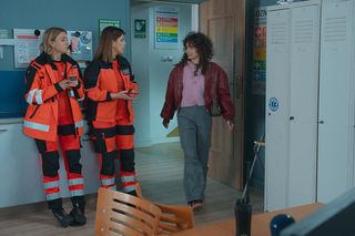 Na sygnale, odc. 733 po wakacjach. Róża (Adrianna Jagiełło), Britney (Paulina Zwierz), Martyna (Monika Mazur)