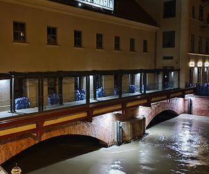 Walka o wrocławskie osiedla nad Odrą i Oławą. Mieszkańcy do późnych godzin nocnych ratowali dobytek