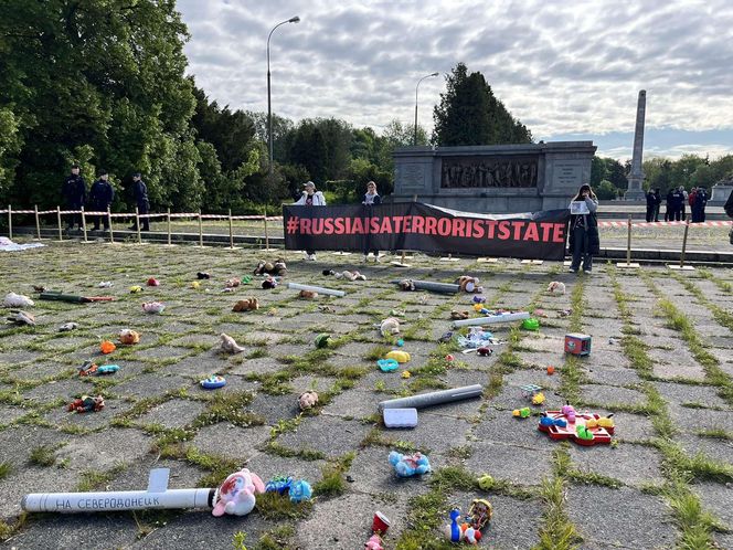 Protest na Cmentarzu Mauzoleum Żołnierzy Radzieckich w Warszawie (9.05.2025)