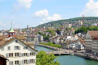 Szwajcaria jako wspaniałe miejsce do życia i pracy. Wysokie zarobki kuszą Europejczyków