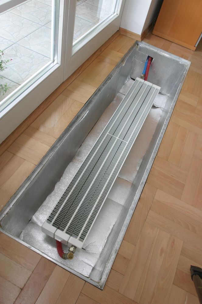 Grzejniki kanałowe - idealne rozwiązanie do jasnych przestronnych wnętrz z dużymi przeszkleniami