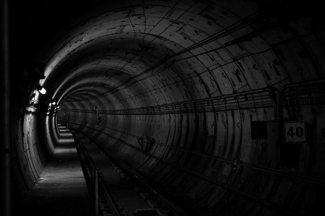 Istnieje tunel, prowadzący pod górę Dzikowiec?