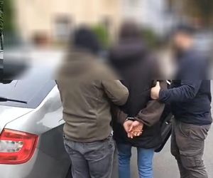 Rzucił się z nożem na seniora, zabrał, co mógł i uciekł. Bydgoscy policjanci zakończyli poszukiwania 