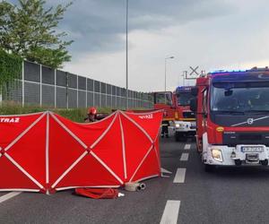 Wypadek śmiertelny na autostradzie A4 pod Tarnowem. Osobówka zderzyła się z autobusem