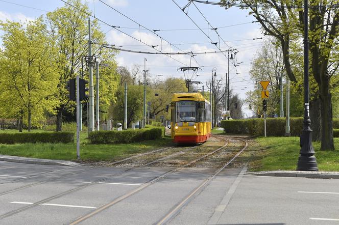 Tak ostrych cięć w komunikacji w Warszawie dawno nie było. Pasażerowie wściekną się jak nigdy