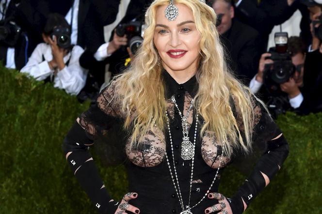 Madonna w koronkach