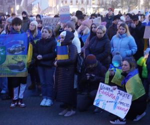 Manifestacja w trzecią rocznicę wybuchu wojny w Ukrainie