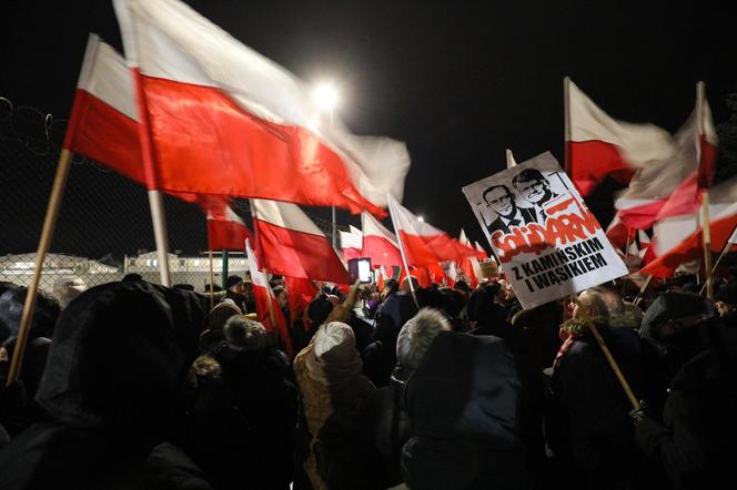 Maciej Wąsik pojawił się w oknie aresztu