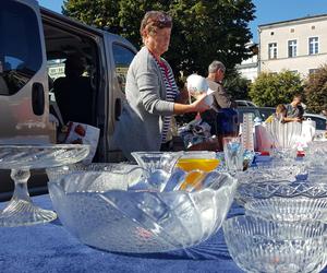 Mydło i powidło na Rynku staroci w Lesznie. Skarby z drugiej ręki 