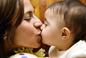 Całowanie noworodka w usta - nigdy tego nie rób i nie pozwalaj rodzinie!