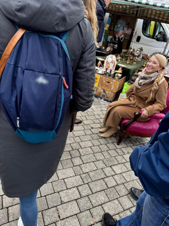 Wcisło buszuje na pchlim targu.