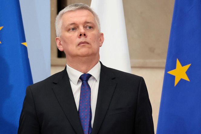 Он участвовал в "патриотической вечеринке PiS"! Симоняк без пощады, известный функционер...