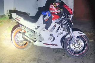 18-latek z 15-latką uciekali motocyklem przed policją. Nocny pościg w Rawie Mazowieckiej