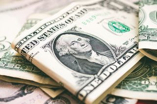 Kursy walut [6.12.2022]. Złoty słabszy do dolara