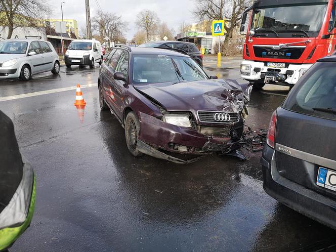 Zderzenie dwóch samochodów na skrzyżowaniu Brzozowej z Bielicką! [ZDJĘCIA]