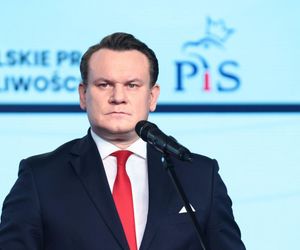 Europosłowie PiS nie płacą składek na partię. Skarbnik: „Dzwonię do nich, piszę SMS-y i przypominam” 