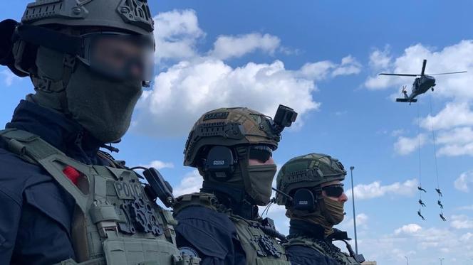 Potężny Black Hawk krąży nad Lublinem. Policyjny śmigłowiec w akcji