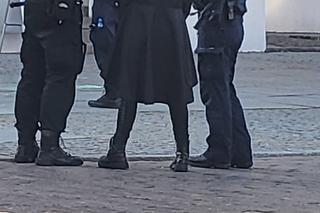 17-letnia Malwina namalowała kredą hasła o pedofilii. Do akcji wkroczyła policja