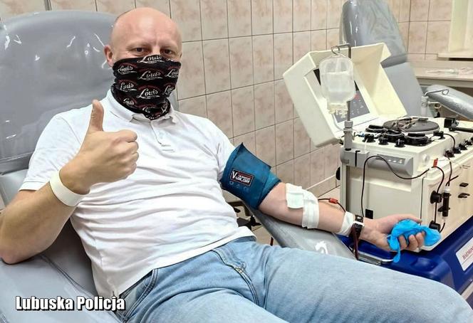 Gorzowscy ozdrowieńcy dzielą się swoim osoczem, by pomóc innym! [ZDJĘCIA]