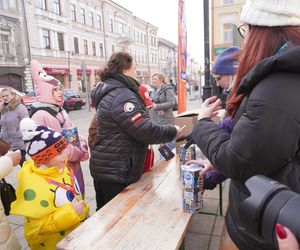 33. Finał Wielkiej Orkiestry Świątecznej Pomocy. Dziennikarze Radia ESKA rozgrzewają Tarnów pysznym żurkiem!