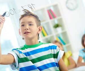 Ile to jest 5⋅6:6(2+3)²=? Jeśli nie znasz reguł, nie podasz prawidłowego wyniku 