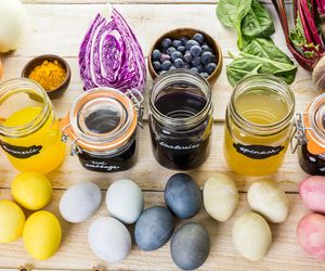 Pisanki kolorowane naturalnymi barwnikami - czym barwić jaja wielkanocne na różne kolory