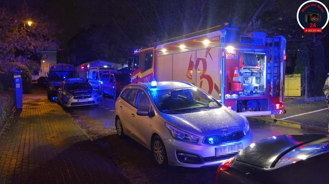 Furiat szalał na Mokotowie. Zrzucał meble na samochody