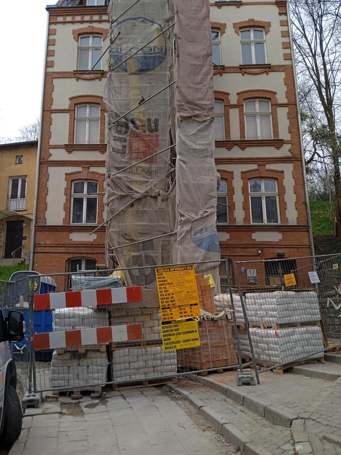 Biskupia Górka na ukończeniu. Zakończył się remont kolejnej kamienicy. Zobacz zdjęcia przed i po