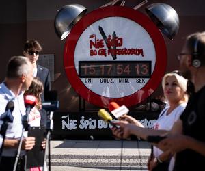 Wielki budzik stanął w centrum miasta. „Nie śpij, bo Cię przegłosują!”