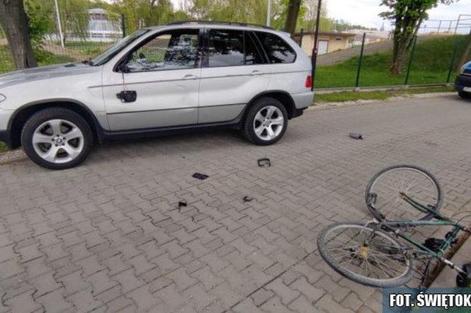 Pijany rowerzysta wjechał w BMW