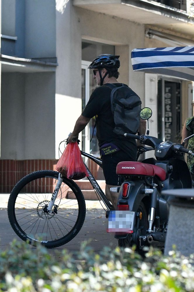 Robert Więckiewicz na rowerze