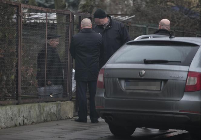 Co Jarosław Kaczyński nosi w teczce?