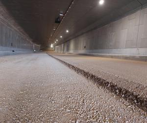 Betonowanie nawierzchni w tunelu w Zielonkach na północnej obwodnicy Krakowa