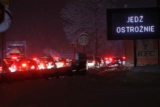 Zimowy paraliż w Małopolsce. Zablokowana Zakopianka. A będzie jeszcze gorzej [ZDJĘCIA]