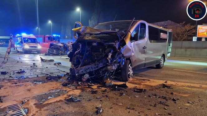 Jechał pod prąd i zmiażdżył nadjeżdżający samochód. Śmiertelny wypadek na Mokotowie