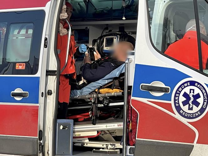 Policjanci dachowali nieznakowanym BMW! Dwóch funkcjonariuszy w szpitalu