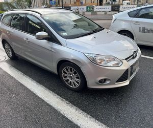 Potrącenie trzech nastolatek w centrum Warszawy. Kierowca wyjeżdżał z parkingu