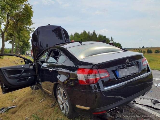 Tragiczny wypadek na DK 42. Zginęły dwie osoby. Wśród rannych są dzieci