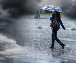 Bezlitosna prognoza pogody! Ulewne deszcze zamiast słońca. Miesięczna norma w kilka dni