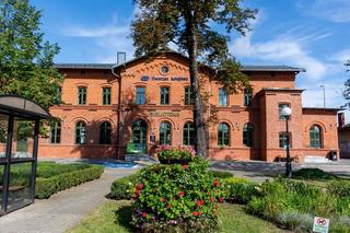 Kolej plus książka, czyli Bibliostacja Pobiedziska. Biblioteka w dawnym dworcu