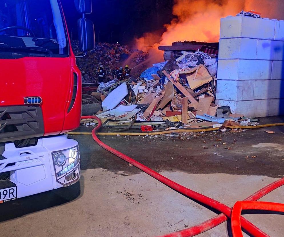 Nocny pożar w Czechowicach-Dziedzicach. Płonęło składowisko odpadów